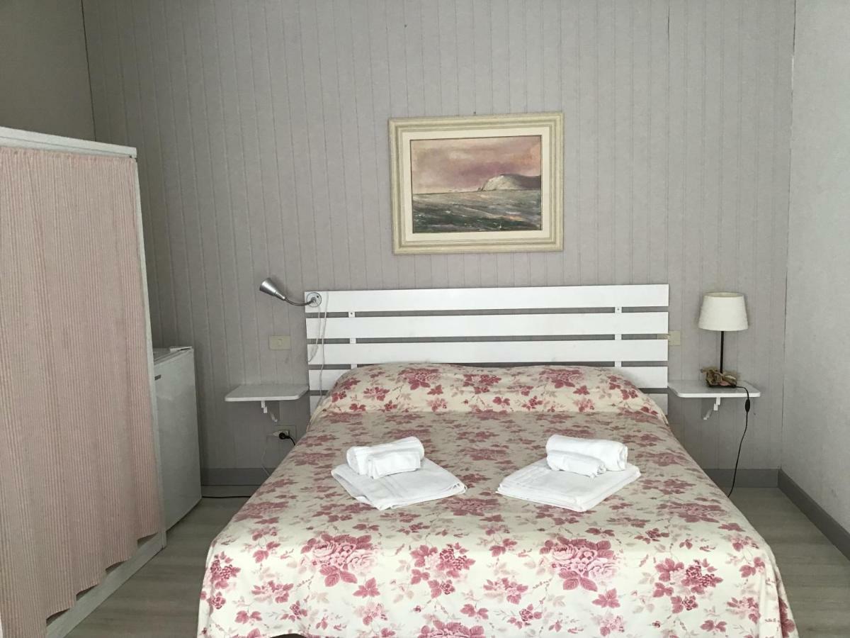 吉拉尔代利别墅住宿加早餐旅馆 锡罗洛 外观 照片